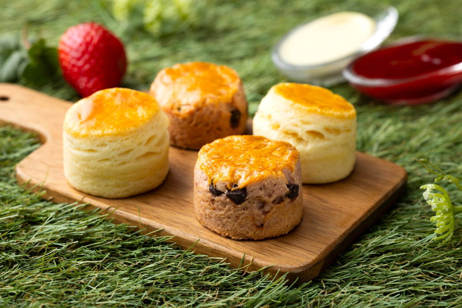 シェラトン都ホテル東京「夏のいちごのアフタヌーンティー」“アールグレイ香る”苺パフェやスモアサンド｜写真3