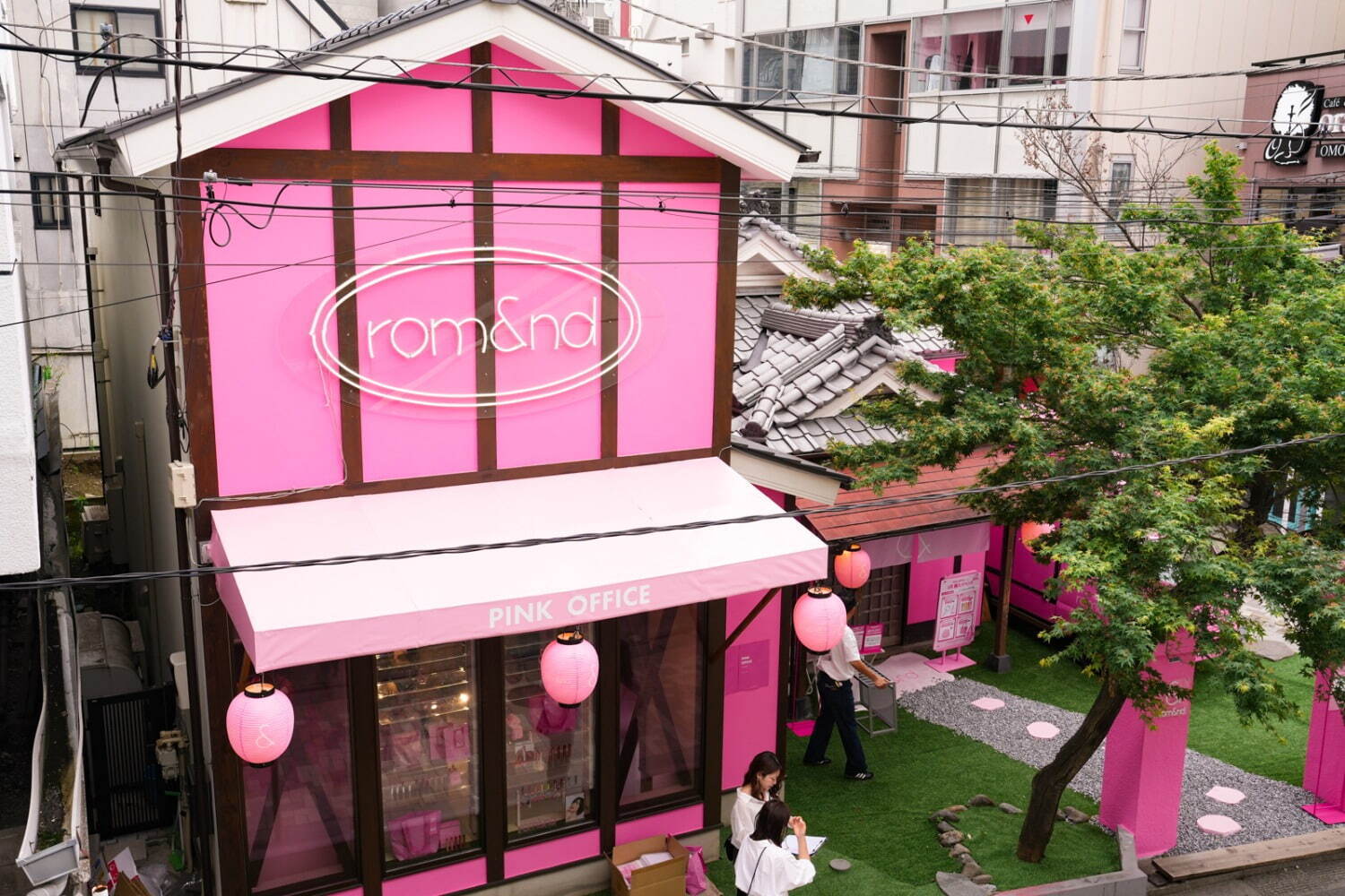 ロムアンド「ピンクオフィス」旗艦店が原宿に限定オープン、リップガチャや日本初上陸コスメ｜写真2