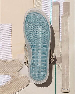 ビューティフルピープル×シャカのストラップサンダル、メッシュアッパー&クリアソールで|写真8