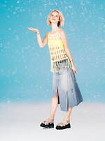 ダイアナからビジューバックル煌めくミュール＆華奢ストラップのヌーディーサンダル｜写真4