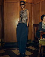 マックイーン“船乗り”着想モチーフ＆クリスタル刺繍襟のウィメンズ白シャツ｜写真14