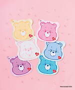 「ケアベア」“推しカラー”で選べる折りたたみ日傘、ポーチに早変わりするダイカットタオルも｜写真3