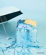 「ケアベア」“推しカラー”で選べる折りたたみ日傘、ポーチに早変わりするダイカットタオルも｜写真1