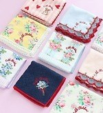 キャス キッドソン“ヴィンテージ風ローズ柄”ハンカチ、ブーケ柄レースや花柄フリルのタオルも｜写真11