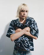 ケンゾー25年夏ウェア、レトロなマルチボーダーカーディガン＆波のカモ柄メンズシャツ｜写真101