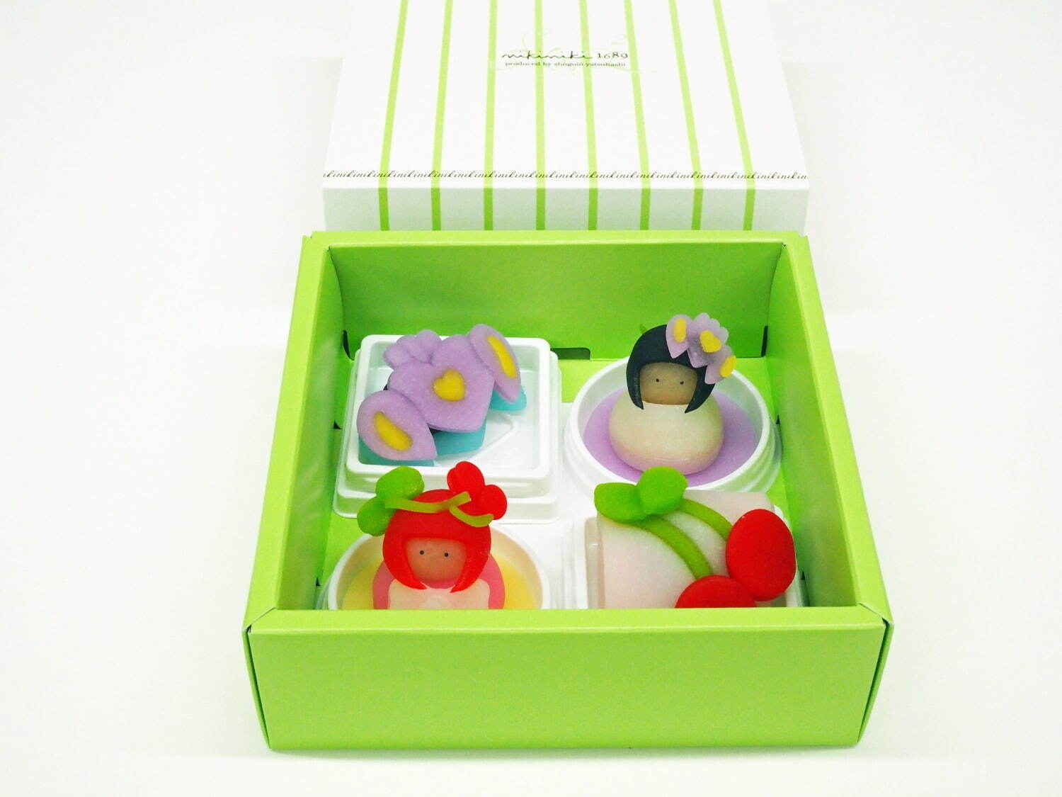 季節の生菓子 各1個 324円