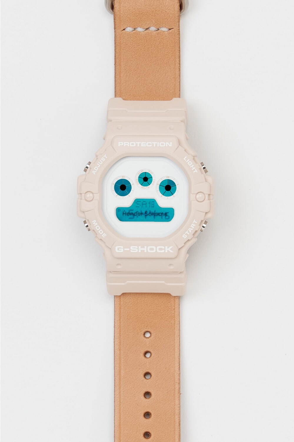 エンダースキーマ×G-SHOCKのレザーベルト腕時計、ホワイトカラーの“3つ目”ダイヤル｜写真9