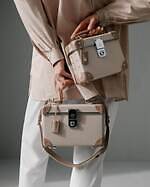 人気ブランドレディースバッグ【2025年秋】おしゃれなショルダーバッグや斜め掛け、本革トートなど｜写真54