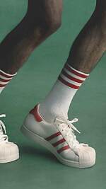 アディダス オリジナルス×アヴァヴァヴ、“ぷっくり厚底”スニーカー＆プリーツ連なるトラックパンツ｜写真16