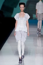 圧巻の美しさ！ミクロの世界をテクスチャーで表現-ソマルタ(SOMARTA)、2011年春夏コレクション｜写真8