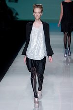 圧巻の美しさ！ミクロの世界をテクスチャーで表現-ソマルタ(SOMARTA)、2011年春夏コレクション｜写真14