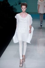 圧巻の美しさ！ミクロの世界をテクスチャーで表現-ソマルタ(SOMARTA)、2011年春夏コレクション｜写真17