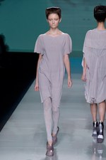 圧巻の美しさ！ミクロの世界をテクスチャーで表現-ソマルタ(SOMARTA)、2011年春夏コレクション｜写真24