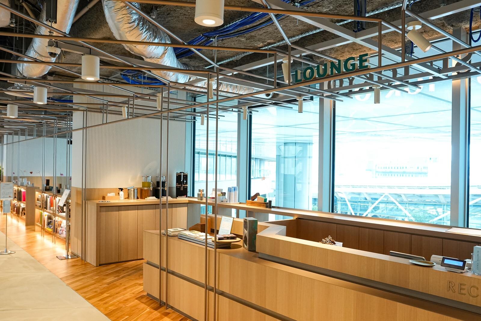 文喫の新旗艦店「ブンキツ トーキョー」ニュウマン高輪に、約10万冊の本とエリア最大級カフェラウンジ｜写真11