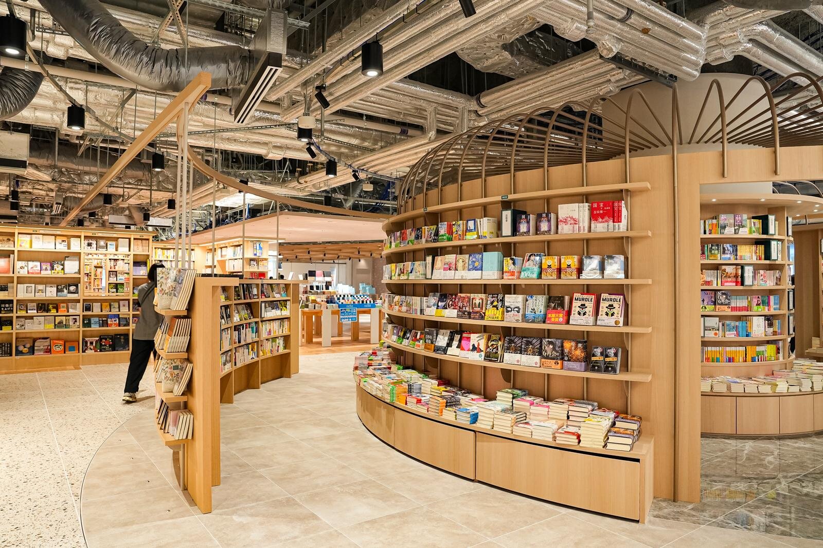 文喫の新旗艦店「ブンキツ トーキョー」ニュウマン高輪に、約10万冊の本とエリア最大級カフェラウンジ