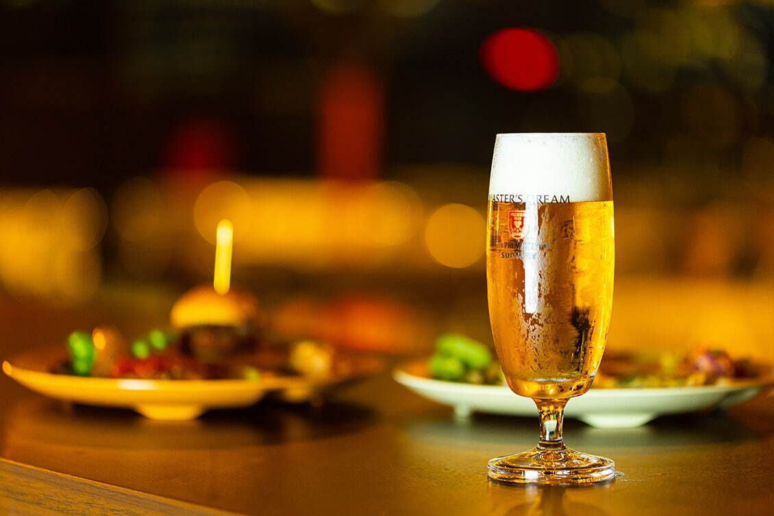 東京會舘25年ビアガーデン「銀座スカイビアテラス」東京駅や丸の内の夜景と楽しむビール＆肉プレートなど｜写真4