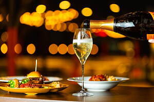 東京會舘25年ビアガーデン「銀座スカイビアテラス」東京駅や丸の内の夜景と楽しむビール＆肉プレートなど｜写真2