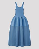 CFCL“バレエ衣装”から生まれた日常着、壺型ノースリーブニットドレス＆透けニットトップス｜写真7