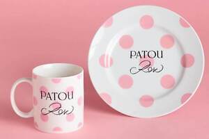 パトゥからパステルピンクの“ドット柄”テーブルウェア、ロゴ入りプレート＆マグカップ