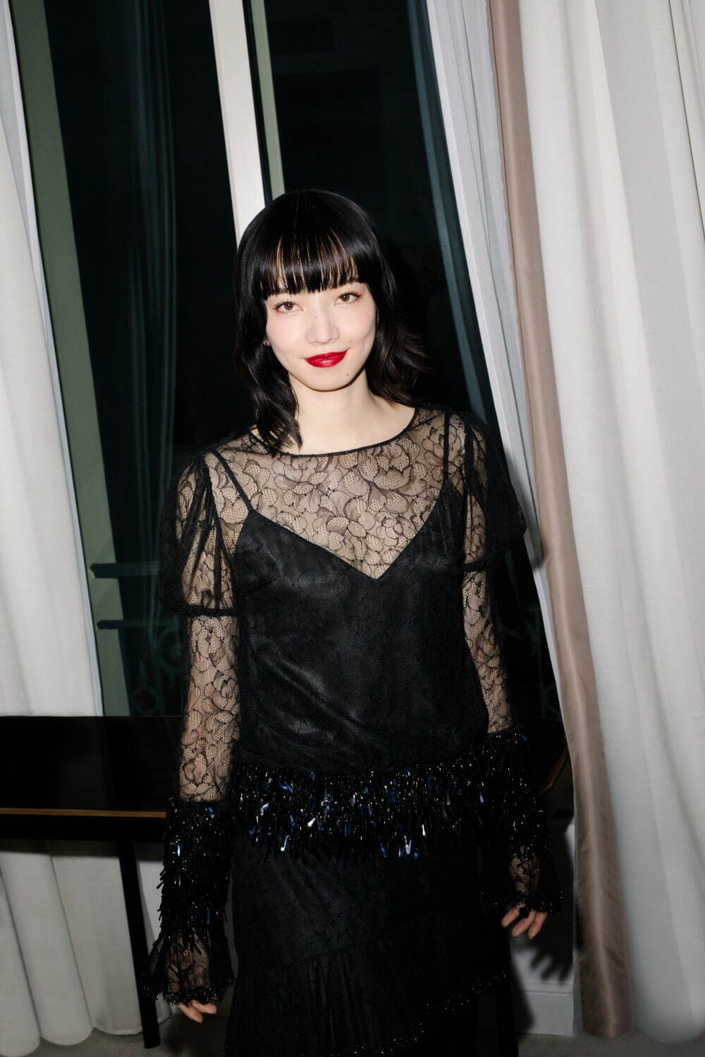 小松菜奈カンヌ国際映画祭のメイク、シャネル赤リップ主役のスタイリングポイントとは？｜写真6