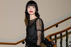 小松菜奈カンヌ国際映画祭のメイク、シャネル赤リップ主役のスタイリングポイントとは？