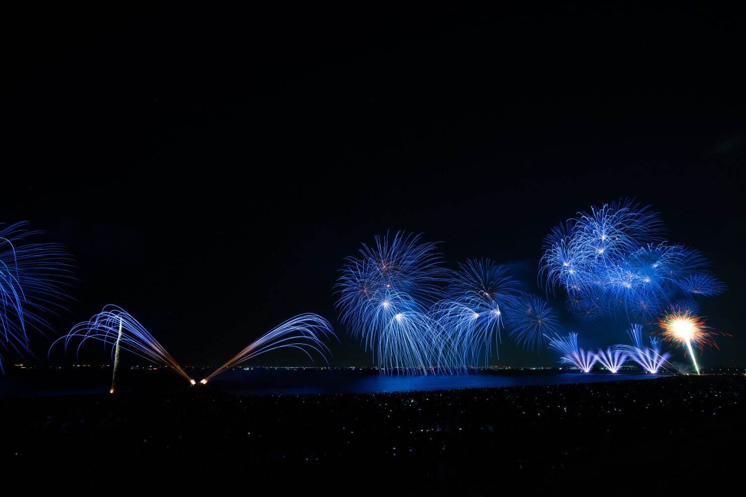 「幕張ビーチ花火フェスタ2025」千葉・幕張海浜公園で、海上花火や“チーバくん”花火など約2万発｜写真3