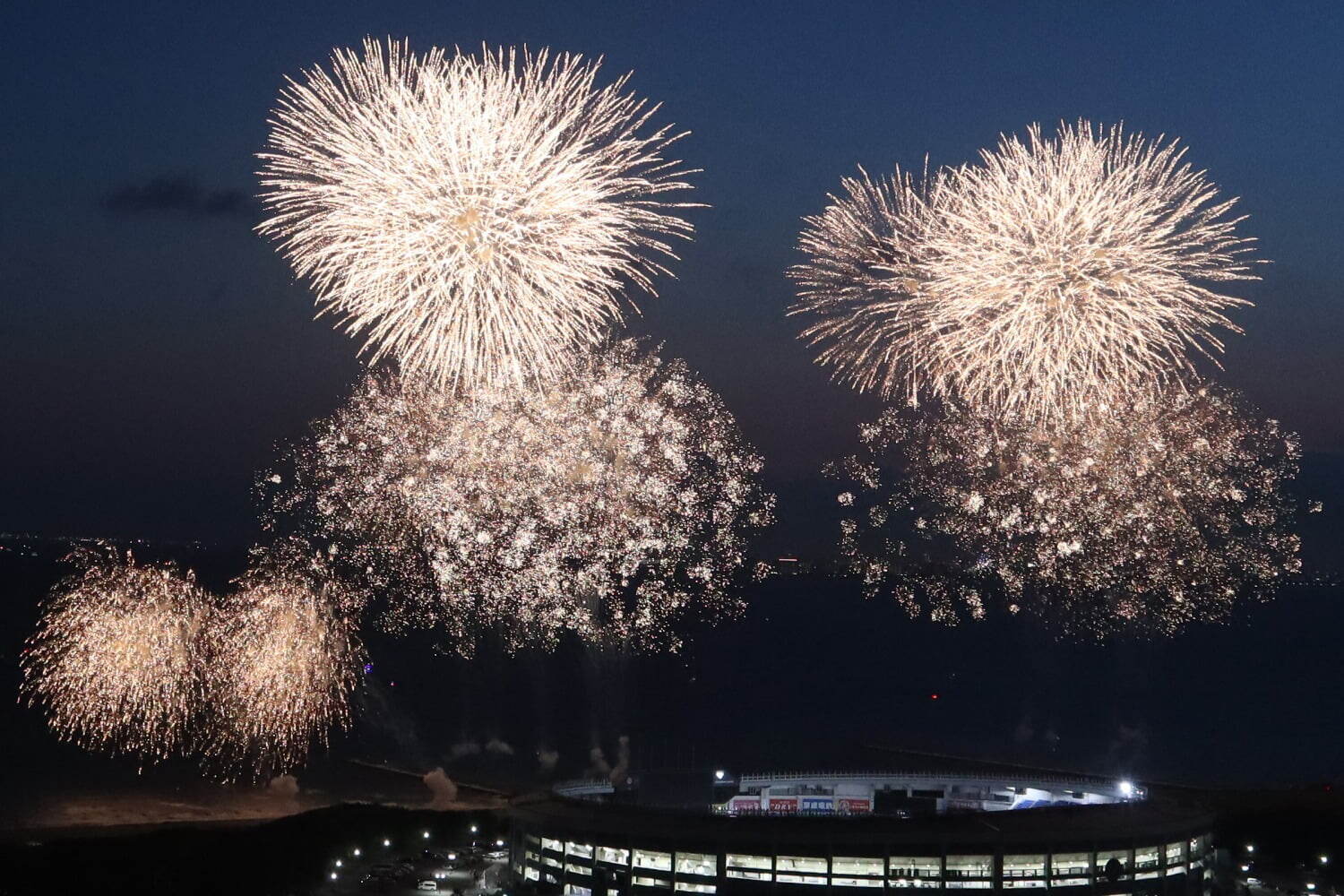 県立幕張海浜公園「幕張ビーチ花火フェスタ2025」
