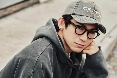 Zoff×EXILE NAOTOのスタジオ セブン、台形フォルムの太縁眼鏡＆サングラスなど計40種