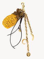 クロエ“丸みライン”のラフィアトートバッグ、スタッズ煌めくクロッグサンダルも｜写真7