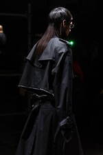 タム“ベルト付きフラップ”のダブルジャケット＆セパレート仕様のトレンチコートなど｜写真7