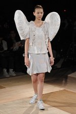 形の無いものを形にした驚愕のクリエイション : アンリアレイジ(ANREALAGE)、2011年春夏コレクション｜写真12