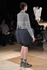 形の無いものを形にした驚愕のクリエイション : アンリアレイジ(ANREALAGE)、2011年春夏コレクション｜写真19