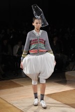 形の無いものを形にした驚愕のクリエイション : アンリアレイジ(ANREALAGE)、2011年春夏コレクション｜写真24