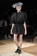 形の無いものを形にした驚愕のクリエイション : アンリアレイジ(ANREALAGE)、2011年春夏コレクション｜写真25