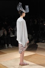 形の無いものを形にした驚愕のクリエイション : アンリアレイジ(ANREALAGE)、2011年春夏コレクション｜写真38