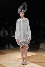 形の無いものを形にした驚愕のクリエイション : アンリアレイジ(ANREALAGE)、2011年春夏コレクション｜写真39