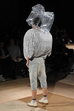 形の無いものを形にした驚愕のクリエイション : アンリアレイジ(ANREALAGE)、2011年春夏コレクション｜写真42