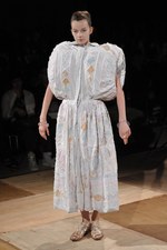 形の無いものを形にした驚愕のクリエイション : アンリアレイジ(ANREALAGE)、2011年春夏コレクション｜写真45