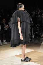 形の無いものを形にした驚愕のクリエイション : アンリアレイジ(ANREALAGE)、2011年春夏コレクション｜写真53