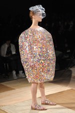 形の無いものを形にした驚愕のクリエイション : アンリアレイジ(ANREALAGE)、2011年春夏コレクション｜写真61