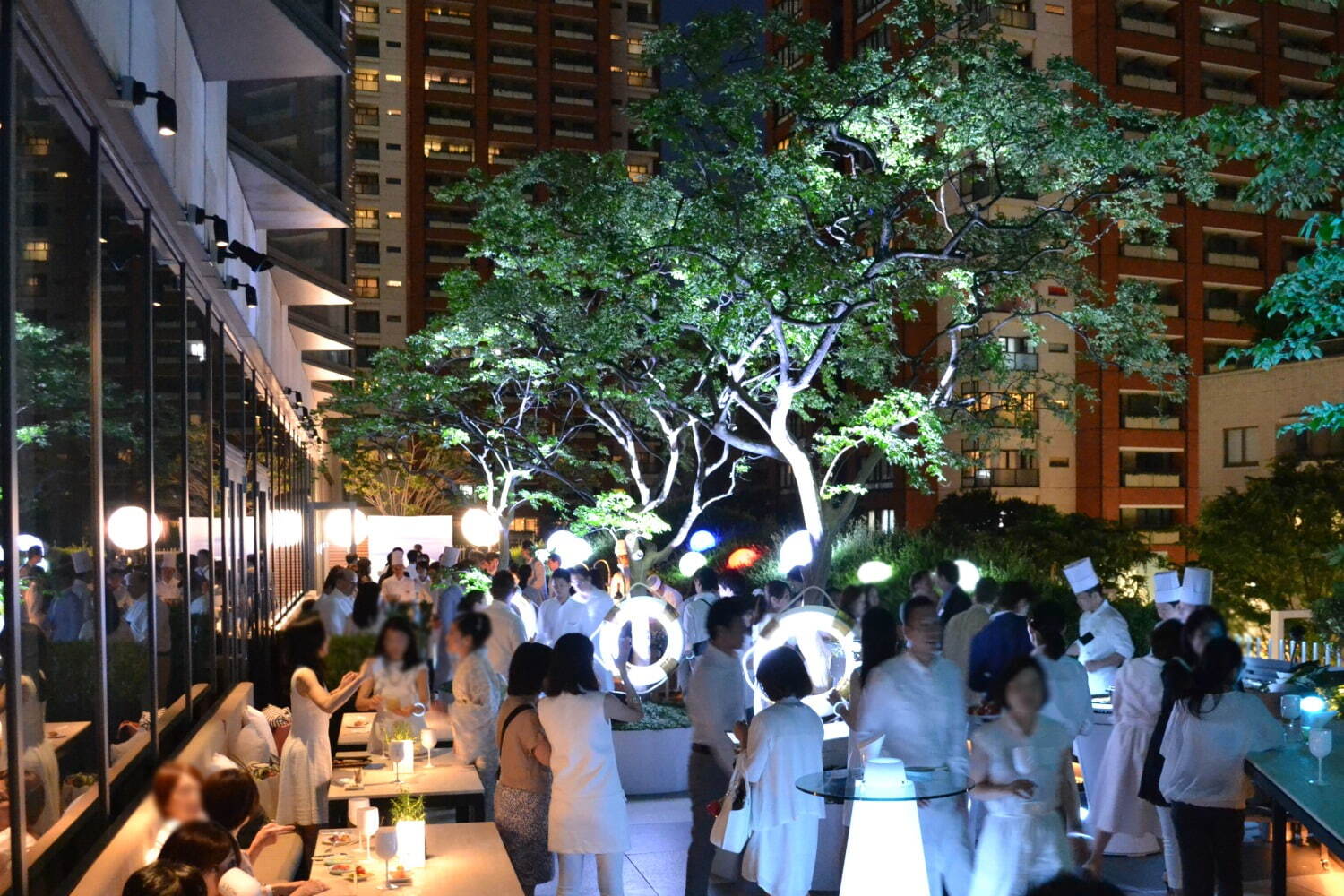 グランド ハイアット 東京“オールホワイト”の夜会「ソワレ ブランシュ」グリル料理とシャンパンを堪能｜写真3