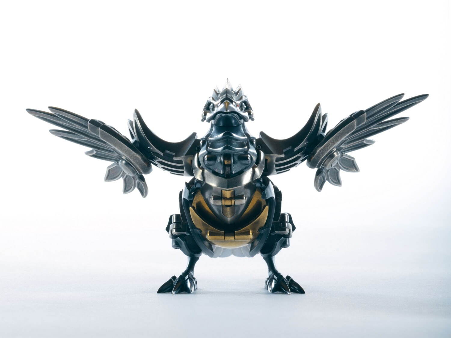 坪島悠貴《可変金物 ココガラ/アーマーガア》2022年 個人蔵 撮影：斎城卓