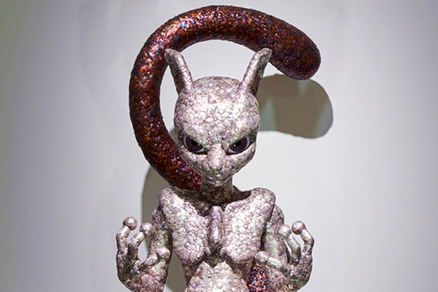 美術館｜展覧会「ポケモン×工芸展ー美とわざの大発見ー」青森で、ミュウツーやリザードンなど工芸作品約90点