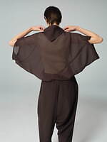 132 5. イッセイ ミヤケ、円状の開襟ジャンプスーツ＆半円シルエットのワンピース｜写真7