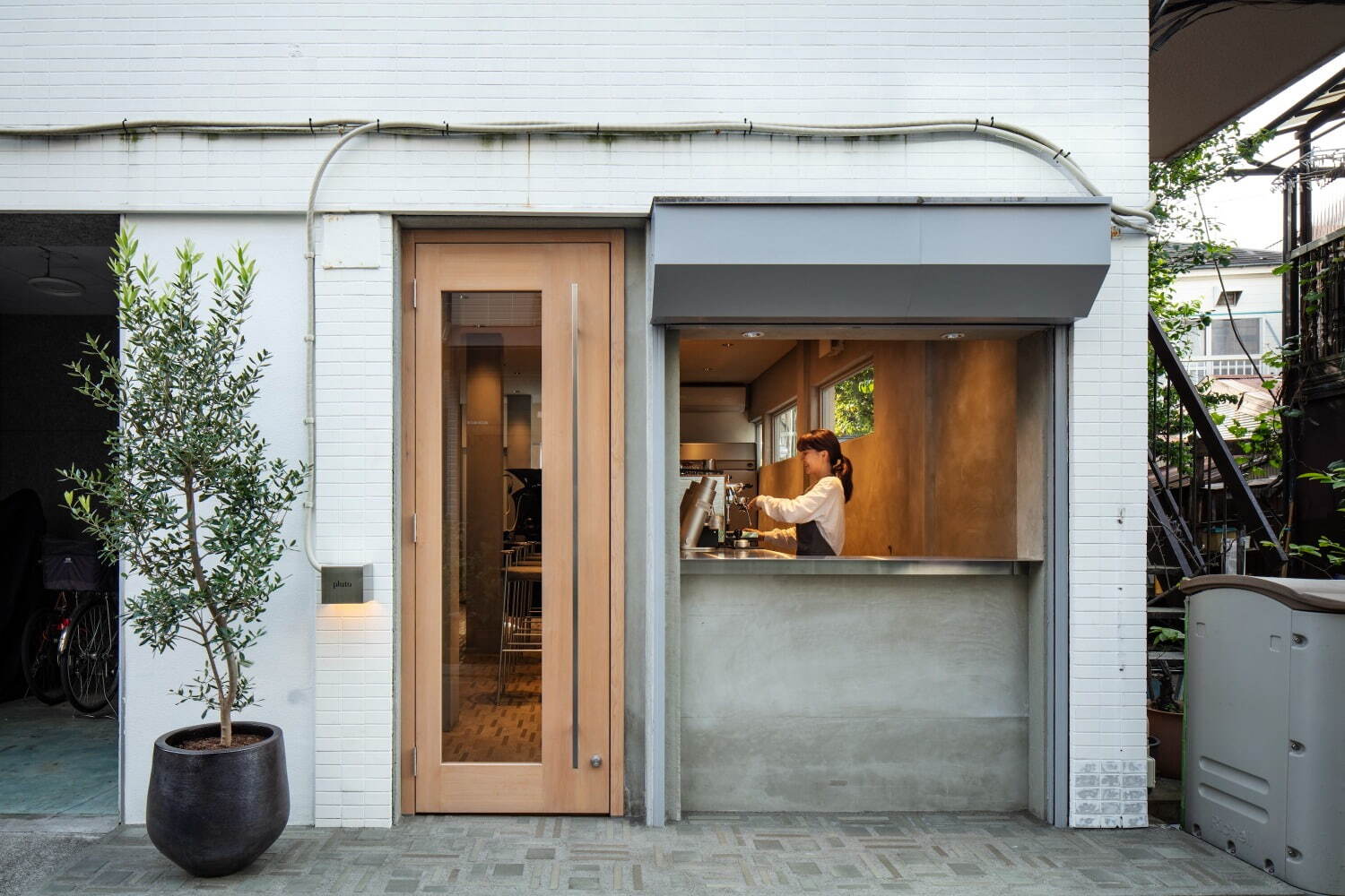 三軒茶屋「プルート」自家焙煎コーヒー＆クロワッサンカフェがオープン、家具の販売も｜写真3