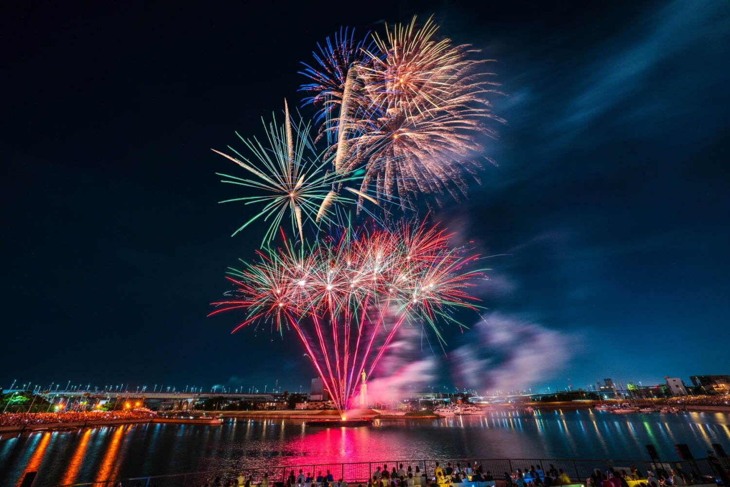 夜景スポット｜大阪夏イベント「泉州夢花火 in 堺大魚夜市」魚のセリ市＆豪華花火を楽しむ夏祭り