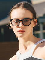 Zoff×ユナイテッドアローズのサングラス、太めフレームのボストン型や軽やかハーフリム｜写真3