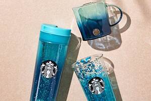 スターバックス“深海”グラデーションのボトルやグラス、ターコイズきらめくタンブラーも