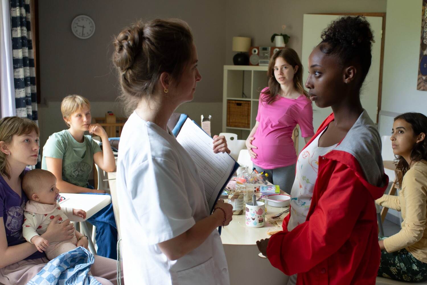 映画『Young Mothers』ダルデンヌ兄弟が描く5人の若き母親たち、カンヌで脚本賞など受賞