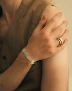 ガルニ25年夏ジュエリー、“ネイル気分”で指先につけるシルバーリング＆ダークな天然石ネックレスなど｜写真10